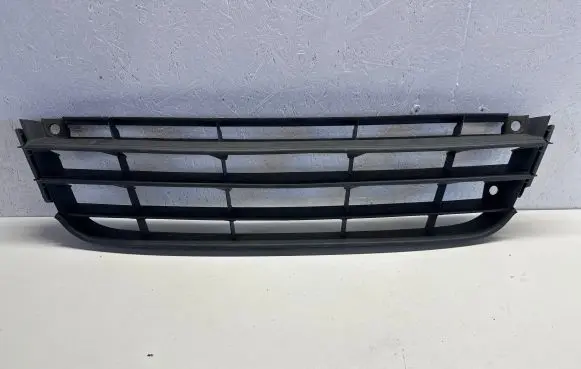 Volkswagen Touran I Front bumper lower grill 1T0853677