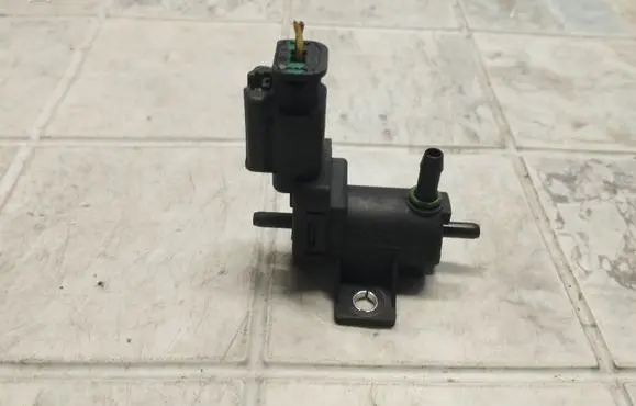 Citroen C5 Turbo solenoid valve 9665558580