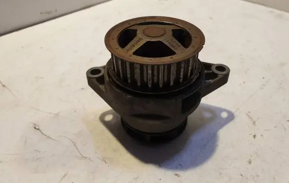 Volkswagen Golf II Water pump 056121013E