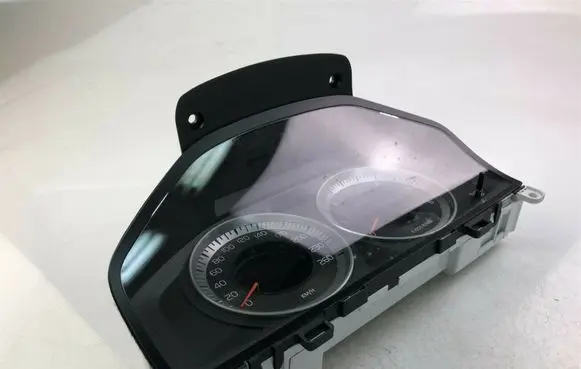 Volvo V70 Speedometer (instrument cluster) 31327582AA K3606