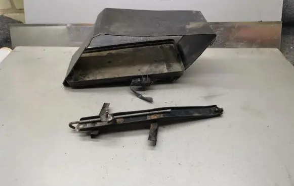 Toyota Avensis T250 Battery tray 