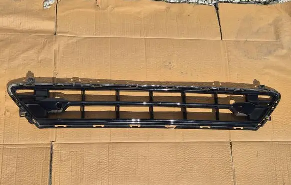Volvo XC60 Front bumper lower grill 32296071