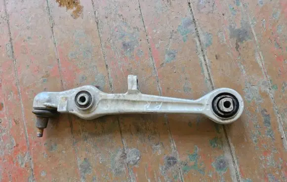 Volkswagen PASSAT B5 Front lower control arm/wishbone