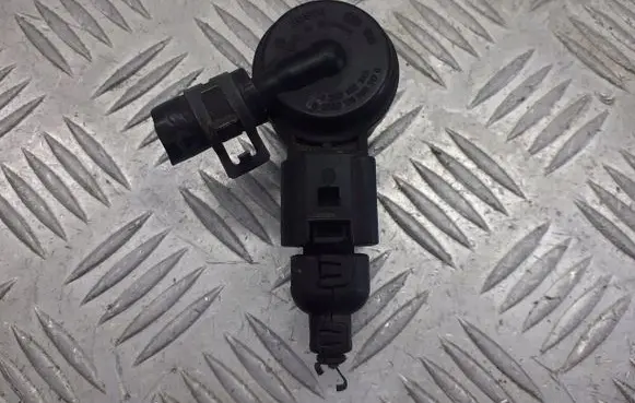 Audi A3 S3 8L Valve vacuum 