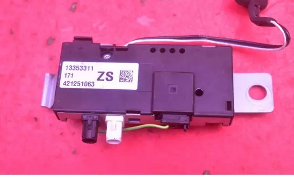 Opel Astra J Sound amplifier 13353311