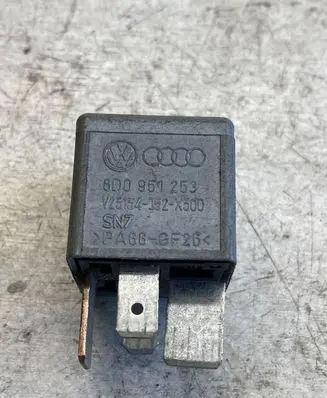 Audi A4 S4 B5 8D Other relay 8d0951253