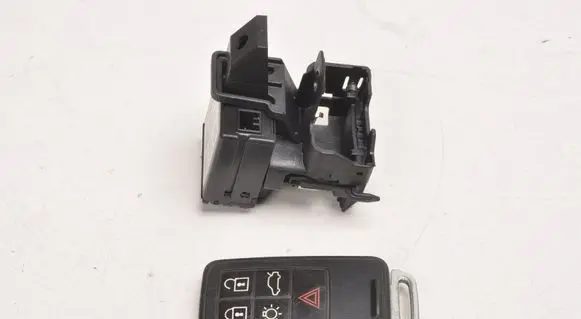 Volvo V40 Ignition lock 30659639