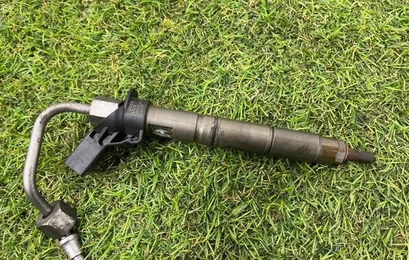 Mercedes-Benz ML W164 Fuel injector A6420700587 0445115