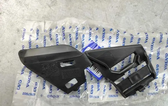 Volvo V50 Headlight/headlamp mounting bracket 30678262