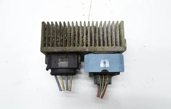 Opel Vivaro Glow plug pre-heat relay 8200558438-A