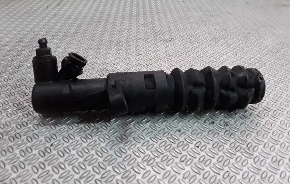 Clutch slave cylinder