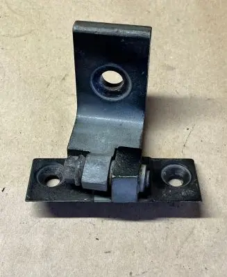 BMW 5 E60 E61 Front door lower hinge 7068073