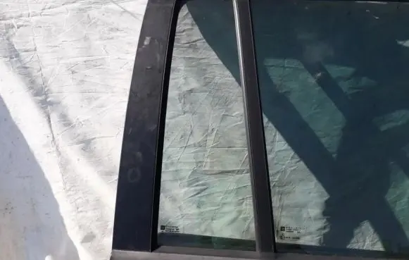 Opel Zafira A Rear vent window glass 