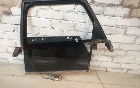 Rear door manual window regulator