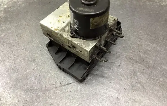 Mercedes-Benz C W203 ABS Pump A0044310512 A2035451632