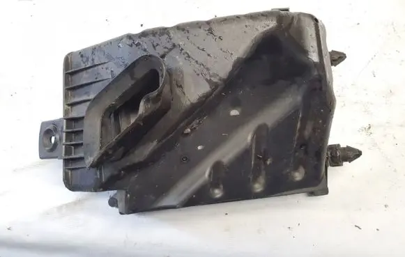 Audi A4 S4 B7 8E 8H Air filter box 059133835g