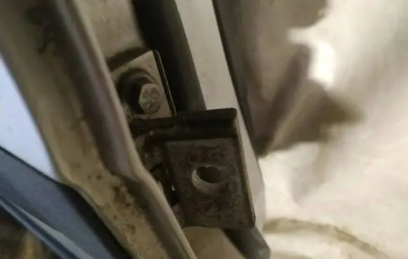 Volvo XC90 Rear door lower hinge
