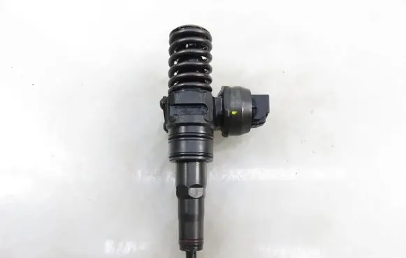 Volkswagen Transporter - Caravelle T5 Fuel injector 0414720215 038130073AG
