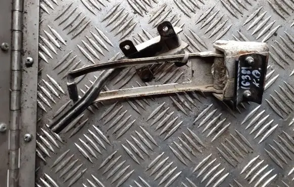 Mercedes-Benz Sprinter W901 W902 W903 W904 Rear door check strap stopper