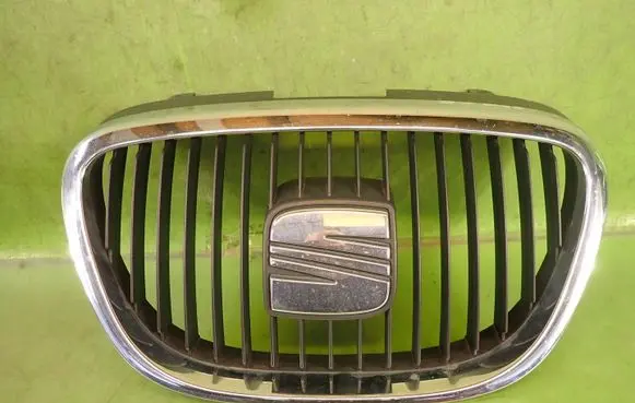 Seat Altea Front bumper upper radiator grill