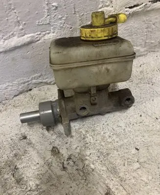 Skoda Octavia Mk1 (1U) Master brake cylinder 21027099
