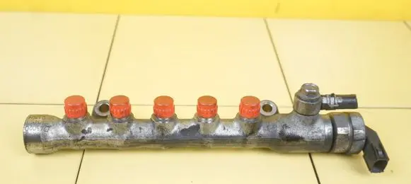 Mazda 6 Fuel line pipe SH01