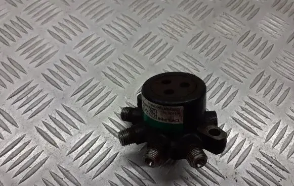 Nissan Note (E11) Fuel distributor 8200584034