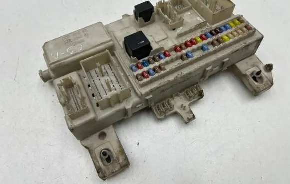 Volvo V50 Fuse box set 8690722 519096309 00243256