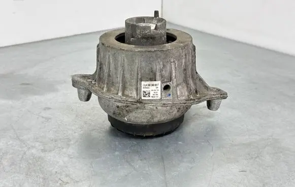 Mercedes-Benz C W205 Engine mount bracket A2052406617 ZGS003