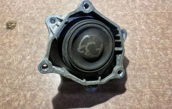 BMW 4 F32 F33 Engine mount bracket 685941101