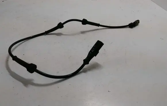 Renault Clio III ABS brake wheel speed sensor 8200419177 0265007742