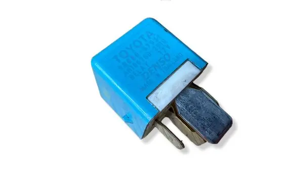 Toyota Avensis T250 Other relay 9008087031