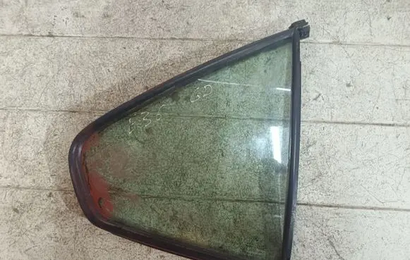 Rear vent window glass