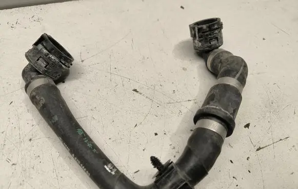 BMW iX Engine coolant pipe/hose 847514403