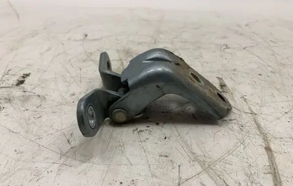 Hyundai Tucson JM Front door lower hinge