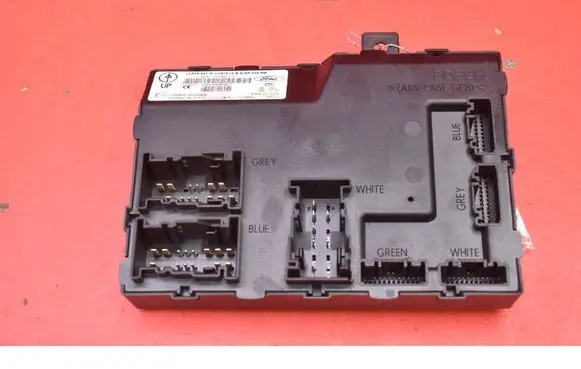 Ford Fiesta Comfort/convenience module 8V5115K600CF