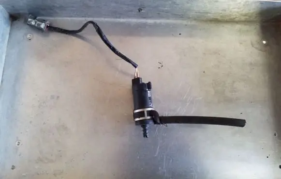 Nissan X-Trail T30 Windscreen/windshield washer pump