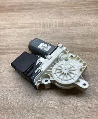 Volkswagen PASSAT B6 Rear door window regulator motor 1K0959703P 973624104