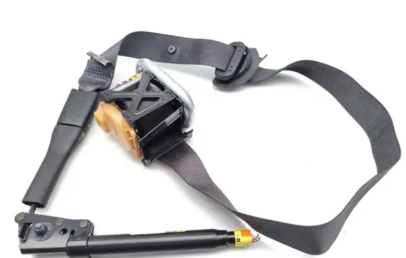 Opel Mokka X Front seatbelt 106123