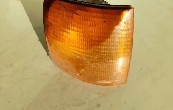 Volkswagen PASSAT B3 Front indicator light 357953050 133718