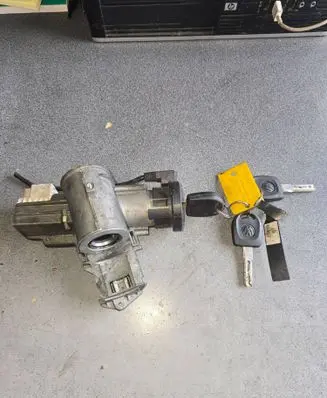 Volkswagen Sharan Steering wheel axle 3C529