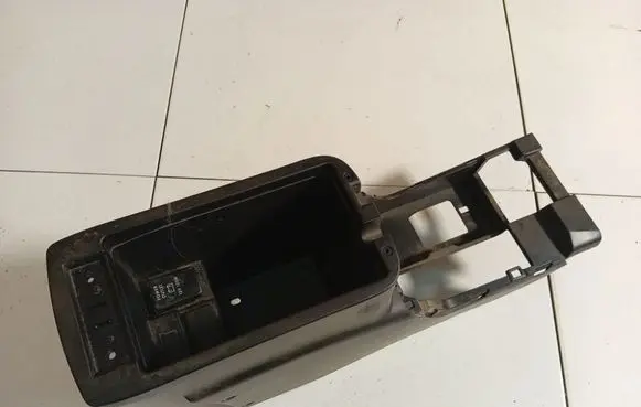 Mitsubishi Outlander Center console 8011A083