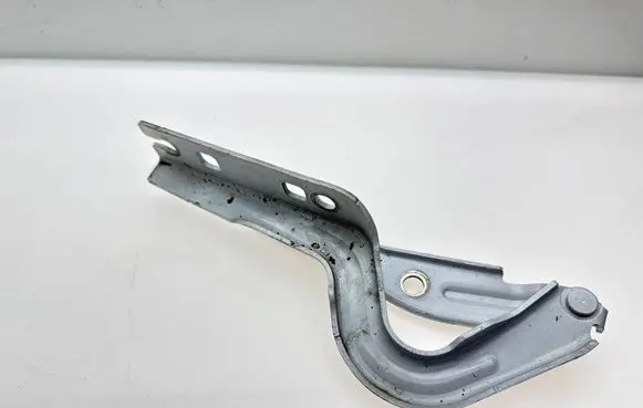 Engine bonnet/hood hinges