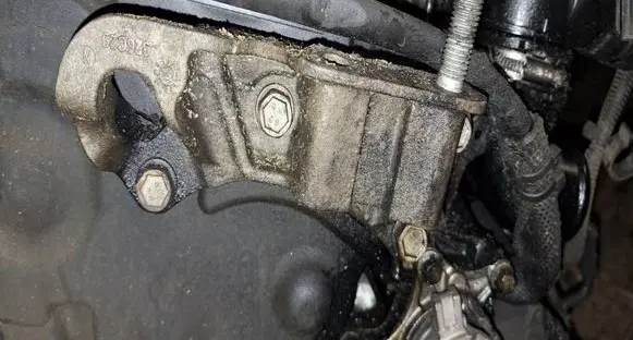 Volvo V50 Engine mounting bracket 326C29