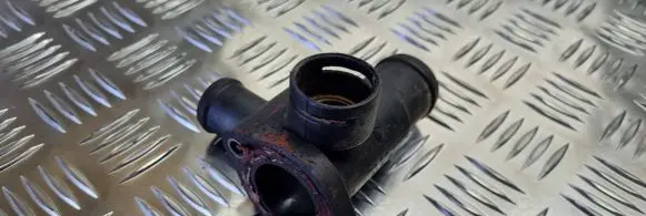 Volkswagen PASSAT B5 Engine coolant pipe/hose 028121132