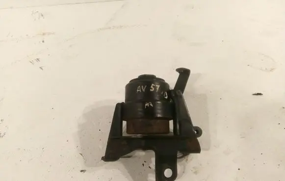 Toyota Avensis T250 Engine mount bracket 123050R010