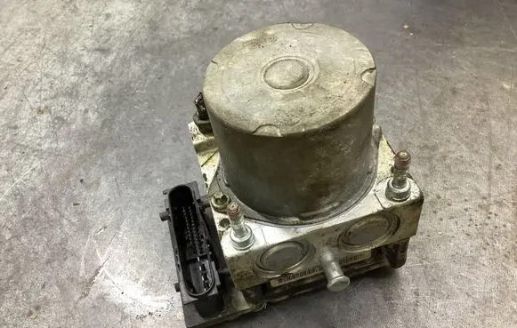 Nissan Almera N16 ABS Pump 2265100416 030321214