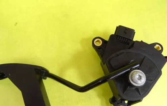 Nissan Qashqai+2 Accelerator throttle pedal 2848A