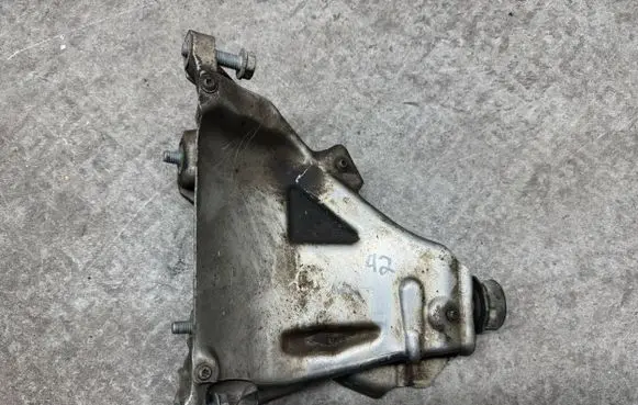 BMW X5 F15 Engine mounting bracket 6876284 7000201 6882032