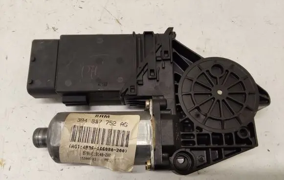 Volkswagen PASSAT B5 Front door window regulator motor 3B4837752